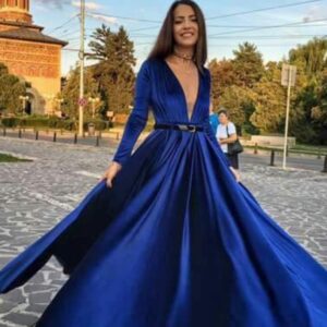 Rochie de seară albastră cu decolteu adânc