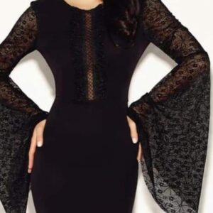 Rochie eleganță neagră cu mânecă evazată din dantelă